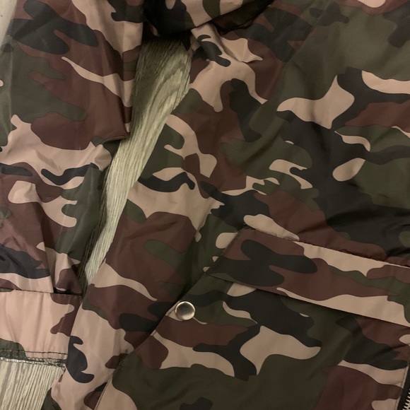 Army pattern windbreaker - Picture 3 of 5